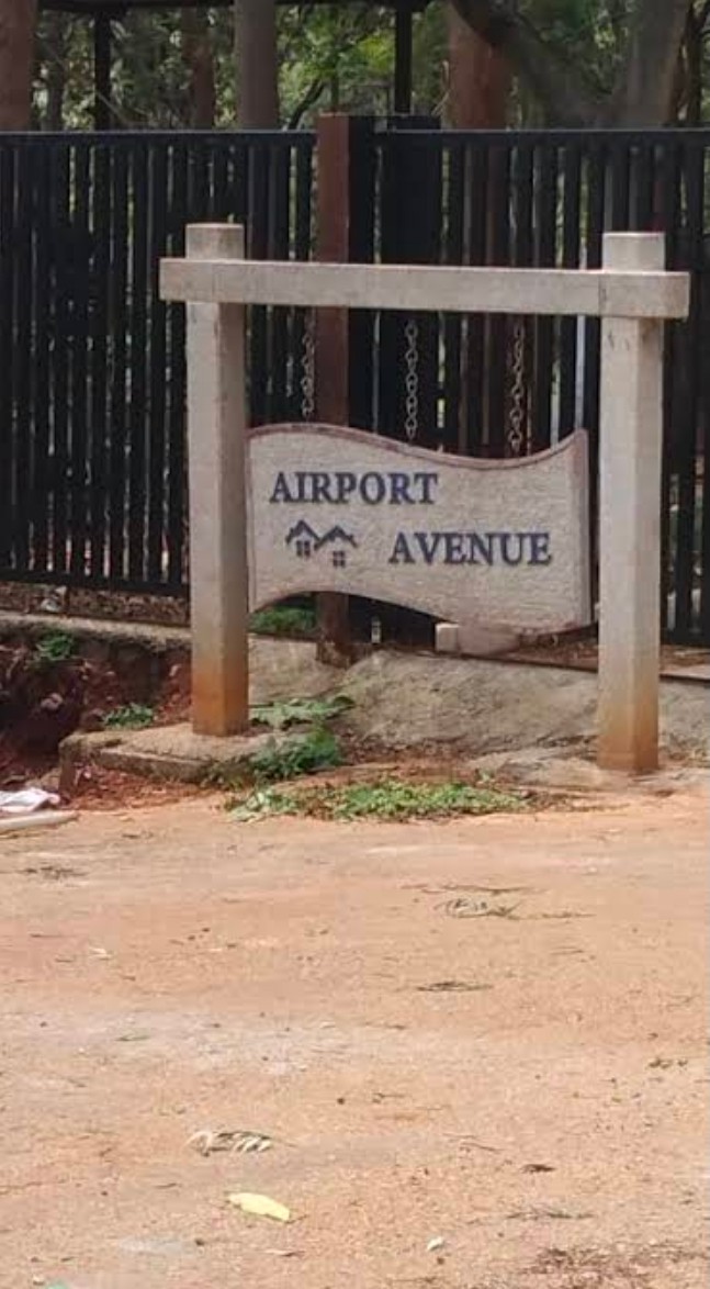 Airport Avenue 